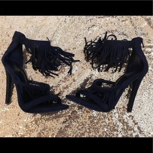 ✨CLEARANCE!! Gorgeous Fringe Sandals!!✨